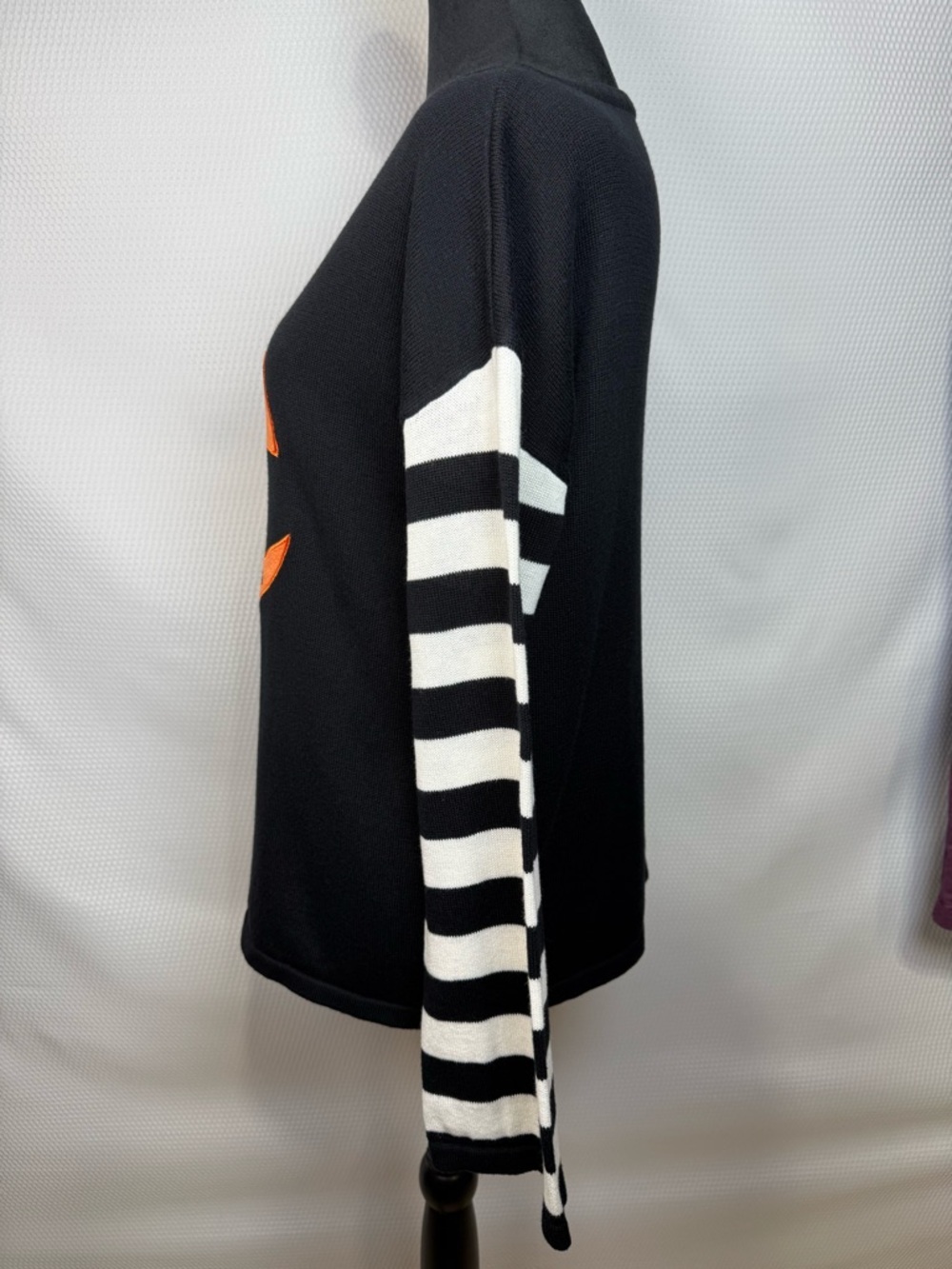 Halloween Jack-O’-Lantern Sweater Sz Small Black Striped Sleeves Pumpkin Knit - Picture 3 of 10
